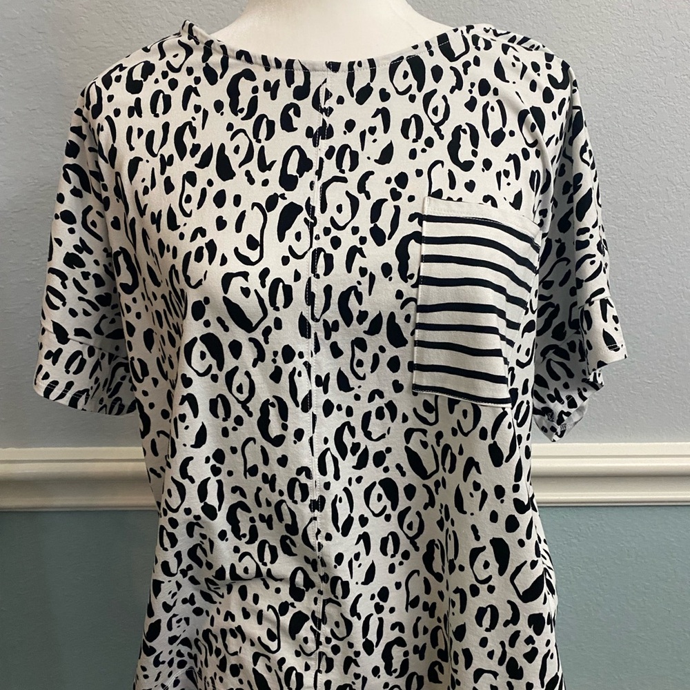 Chico’s Black & White Short Sleeve Top / Size 3